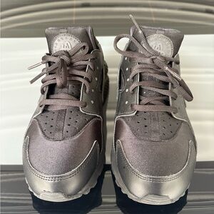 Nike Women’s Air Huarache Sz: 7.5